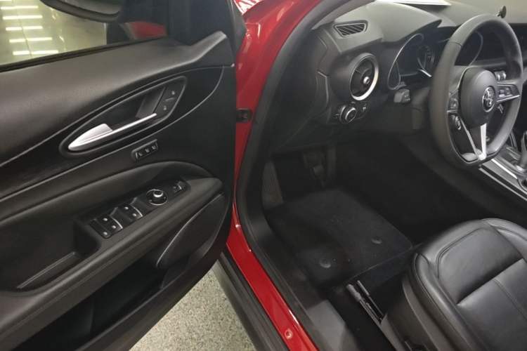 Used Alfa Romeo Stelvio 2017 2.0T 200HP Elite Edition Driver Seat