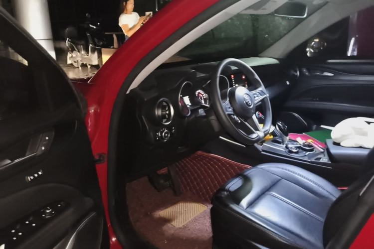 Used Alfa Romeo Stelvio 2017 2.0T 200HP Elite Edition Driver Seat
