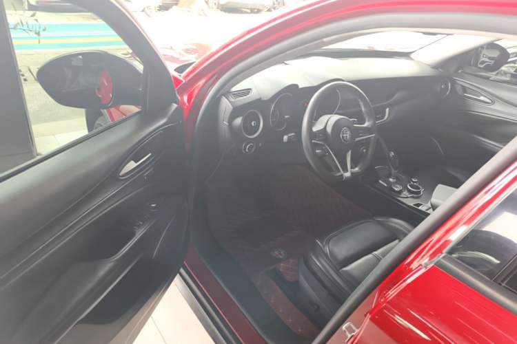 Used Alfa Romeo Stelvio 2017 2.0T 200HP Elite Edition Driver Seat