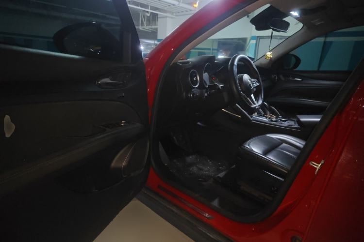 Used Alfa Romeo Stelvio 2017 2.0T 200HP Luxury Edition Driver Seat