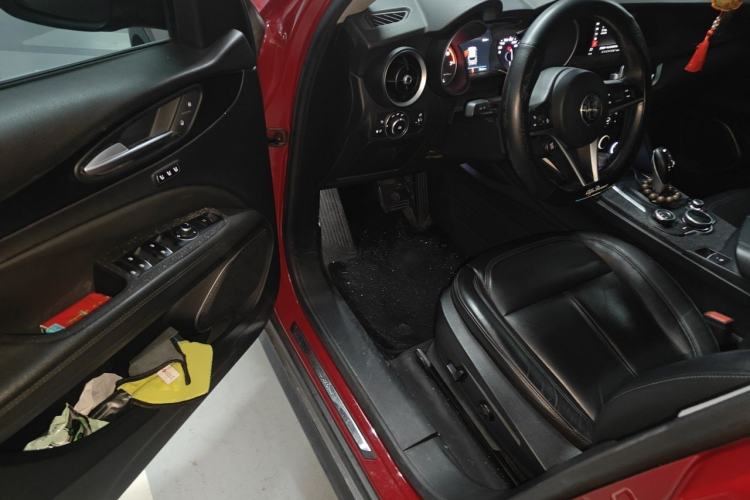 Used Alfa Romeo Stelvio 2017 2.0T 200HP Luxury Edition Driver Seat