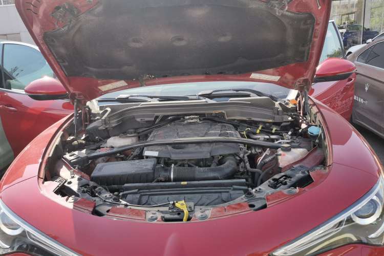Used Alfa Romeo Stelvio 2017 2.0T 280HP Luxury Edition Engine Bay