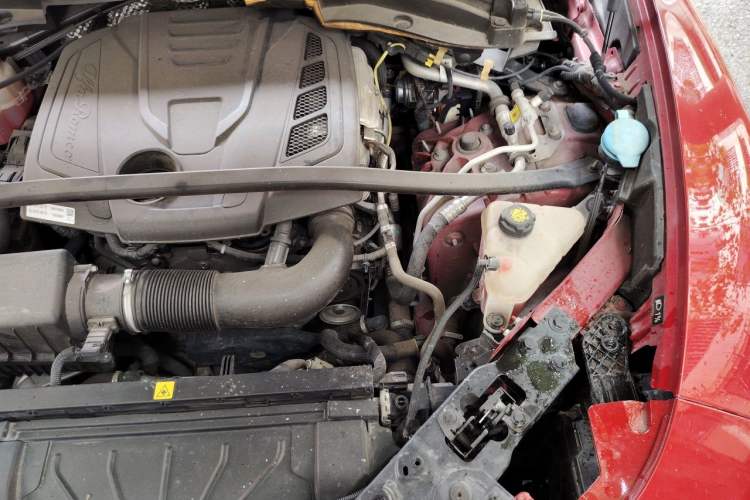 Used Alfa Romeo Stelvio 2017 2.0T 200HP Luxury Edition Engine Bay Left