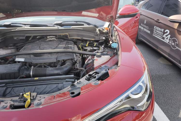 Used Alfa Romeo Stelvio 2017 2.0T 280HP Luxury Edition Engine Bay Left