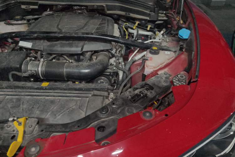 Used Alfa Romeo Stelvio 2017 2.0T 200HP Luxury Edition Engine Bay Left
