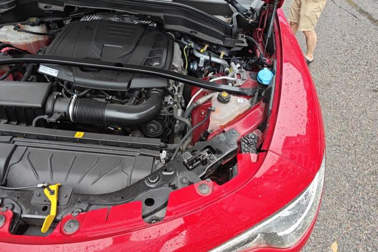Used Alfa Romeo Stelvio 2017 2.0T 200HP Luxury Edition Engine Bay Left