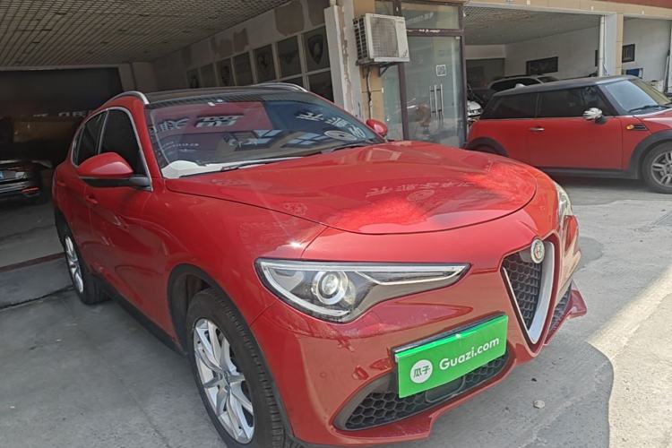 Used Alfa Romeo Stelvio 2017 2.0T 200HP Luxury Edition Exterior 1