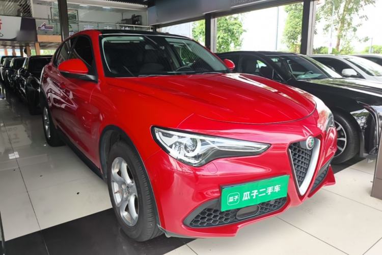 Used Alfa Romeo Stelvio 2017 2.0T 200HP Elite Edition Exterior 1
