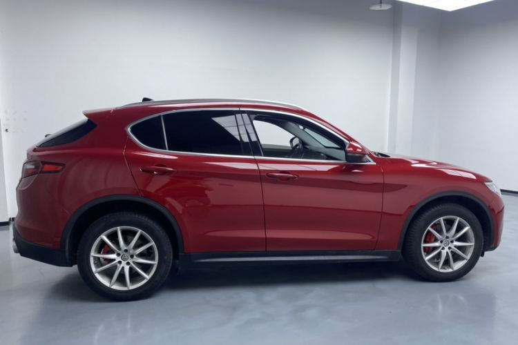 Used Alfa Romeo Stelvio 2017 2.0T 280HP Luxury Edition Exterior 1