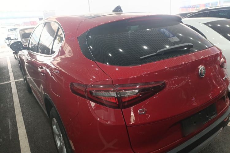 Used Alfa Romeo Stelvio 2017 2.0T 200HP Elite Edition Exterior 2