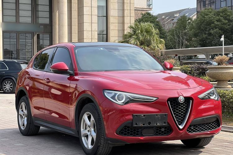 Used Alfa Romeo Stelvio 2017 2.0T 200HP Elite Edition Exterior 2