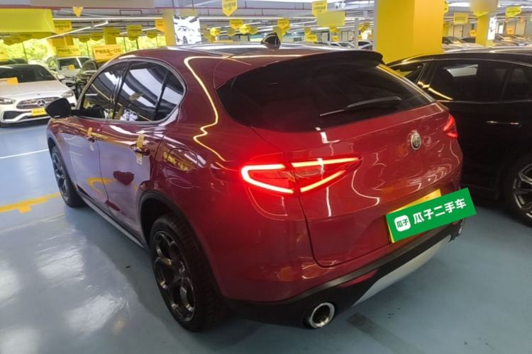 Used Alfa Romeo Stelvio 2017 2.0T 200HP Elite Edition Exterior 2