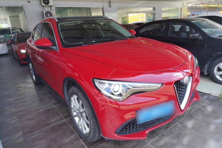Used Alfa Romeo Stelvio 2017 2.0T 200HP Luxury Edition Exterior 2