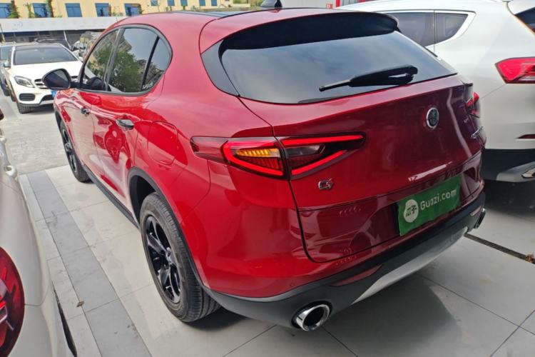 Used Alfa Romeo Stelvio 2017 2.0T 200HP Elite Edition Exterior 2