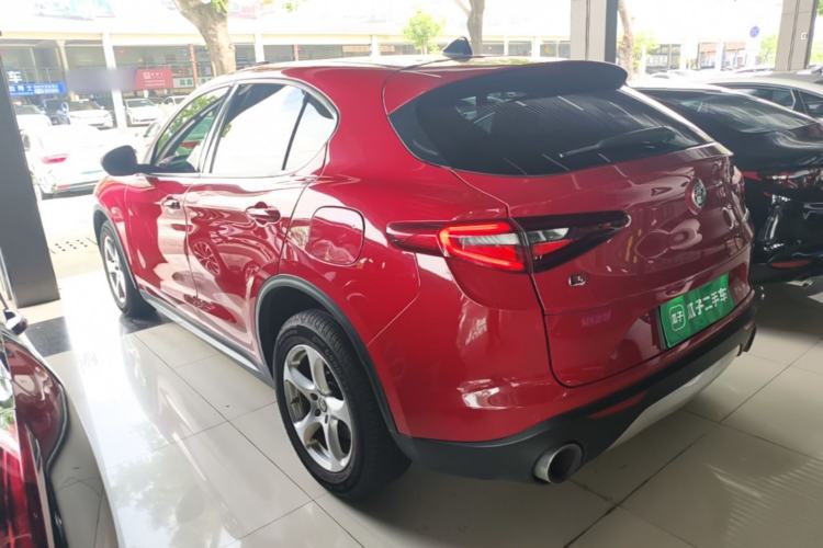 Used Alfa Romeo Stelvio 2017 2.0T 200HP Elite Edition Exterior 2