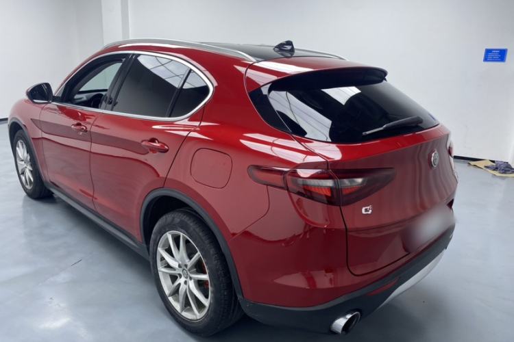 Used Alfa Romeo Stelvio 2017 2.0T 280HP Luxury Edition Exterior 2