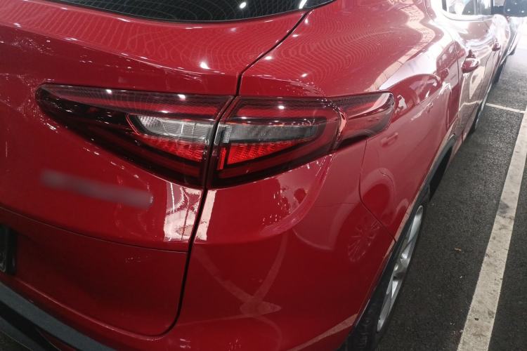 Used Alfa Romeo Stelvio 2017 2.0T 200HP Elite Edition Exterior 3