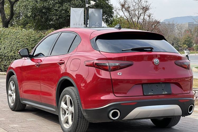 Used Alfa Romeo Stelvio 2017 2.0T 200HP Elite Edition Exterior 3