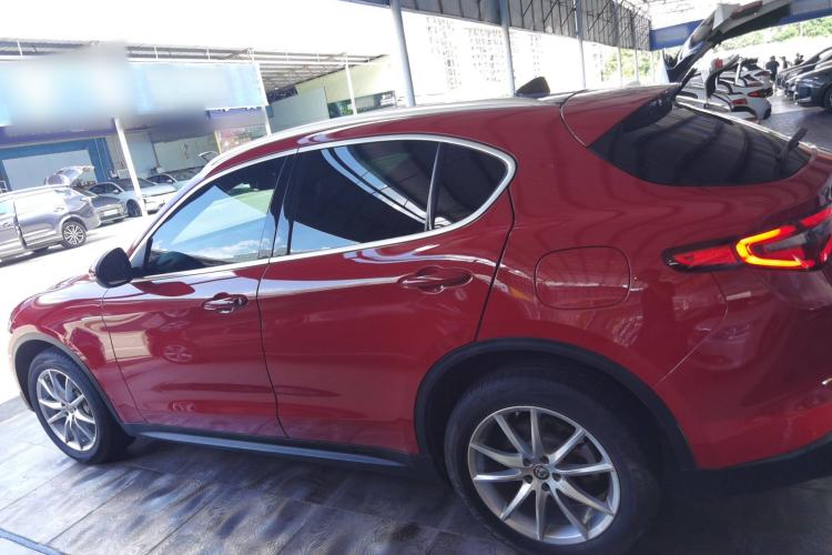 Used Alfa Romeo Stelvio 2017 2.0T 200HP Luxury Edition Exterior 3