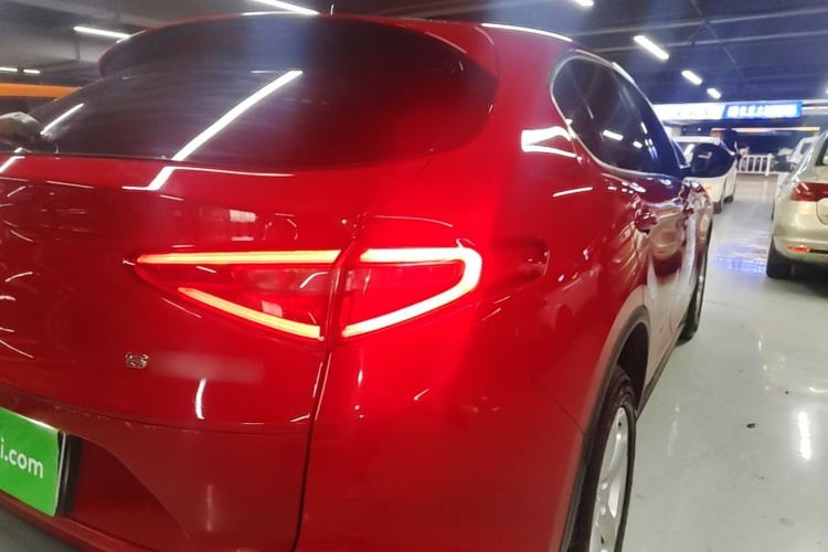 Used Alfa Romeo Stelvio 2017 2.0T 200HP Elite Edition Exterior 3