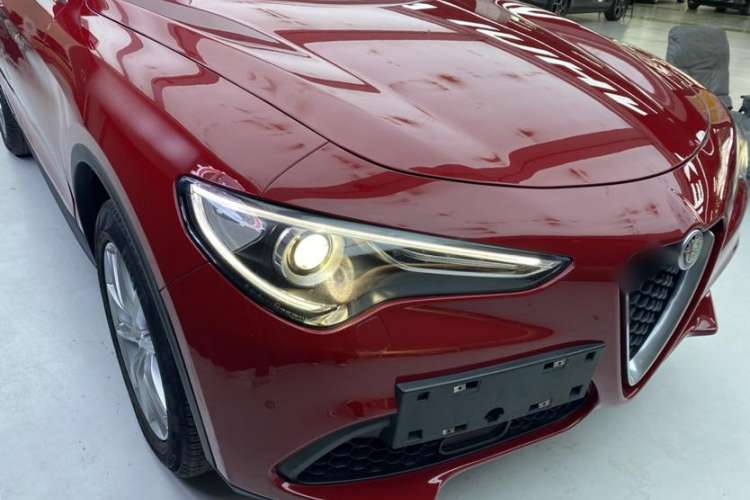 Used Alfa Romeo Stelvio 2017 2.0T 280HP Luxury Edition Exterior 3