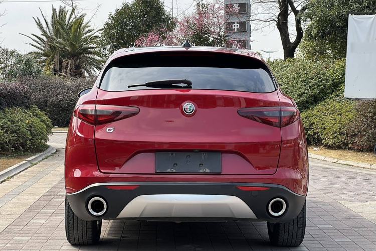 Used Alfa Romeo Stelvio 2017 2.0T 200HP Elite Edition Exterior 4