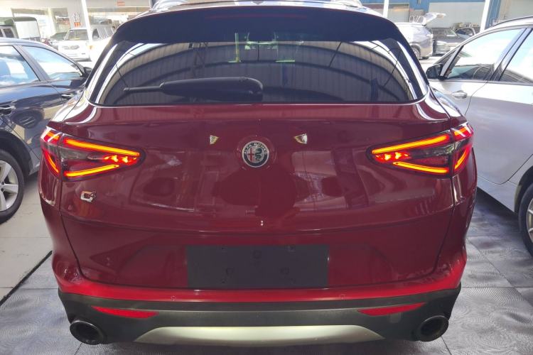 Used Alfa Romeo Stelvio 2017 2.0T 200HP Luxury Edition Exterior 4
