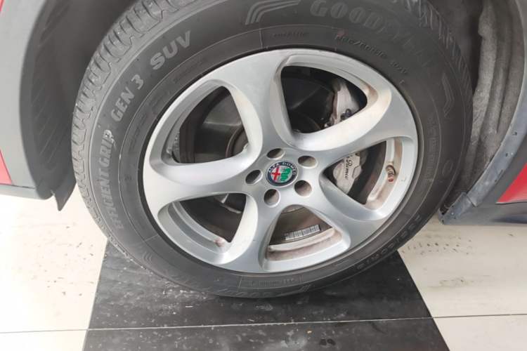 Used Alfa Romeo Stelvio 2017 2.0T 200HP Elite Edition Exterior 4
