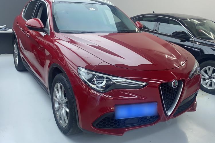 Used Alfa Romeo Stelvio 2017 2.0T 280HP Luxury Edition Exterior 4