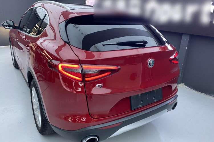 Used Alfa Romeo Stelvio 2017 2.0T 280HP Luxury Edition Exterior 4