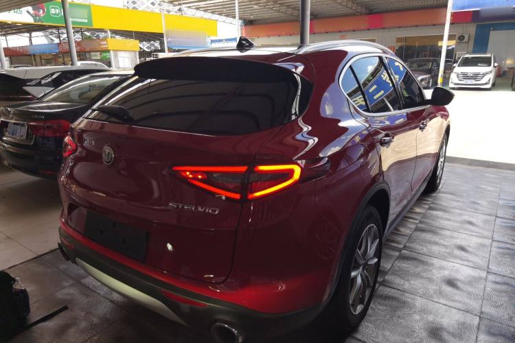 Used Alfa Romeo Stelvio 2017 2.0T 200HP Luxury Edition Exterior 5