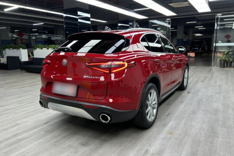 Used Alfa Romeo Stelvio 2017 2.0T 200HP Luxury Edition Exterior 7