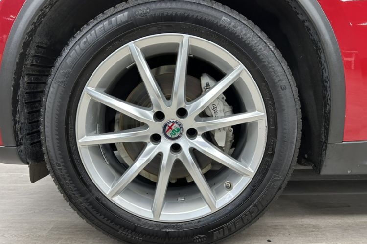 Used Alfa Romeo Stelvio 2017 2.0T 200HP Luxury Edition Exterior 8