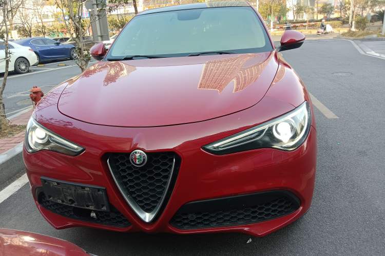 Used Alfa Romeo Stelvio 2017 2.0T 200HP Elite Edition Front