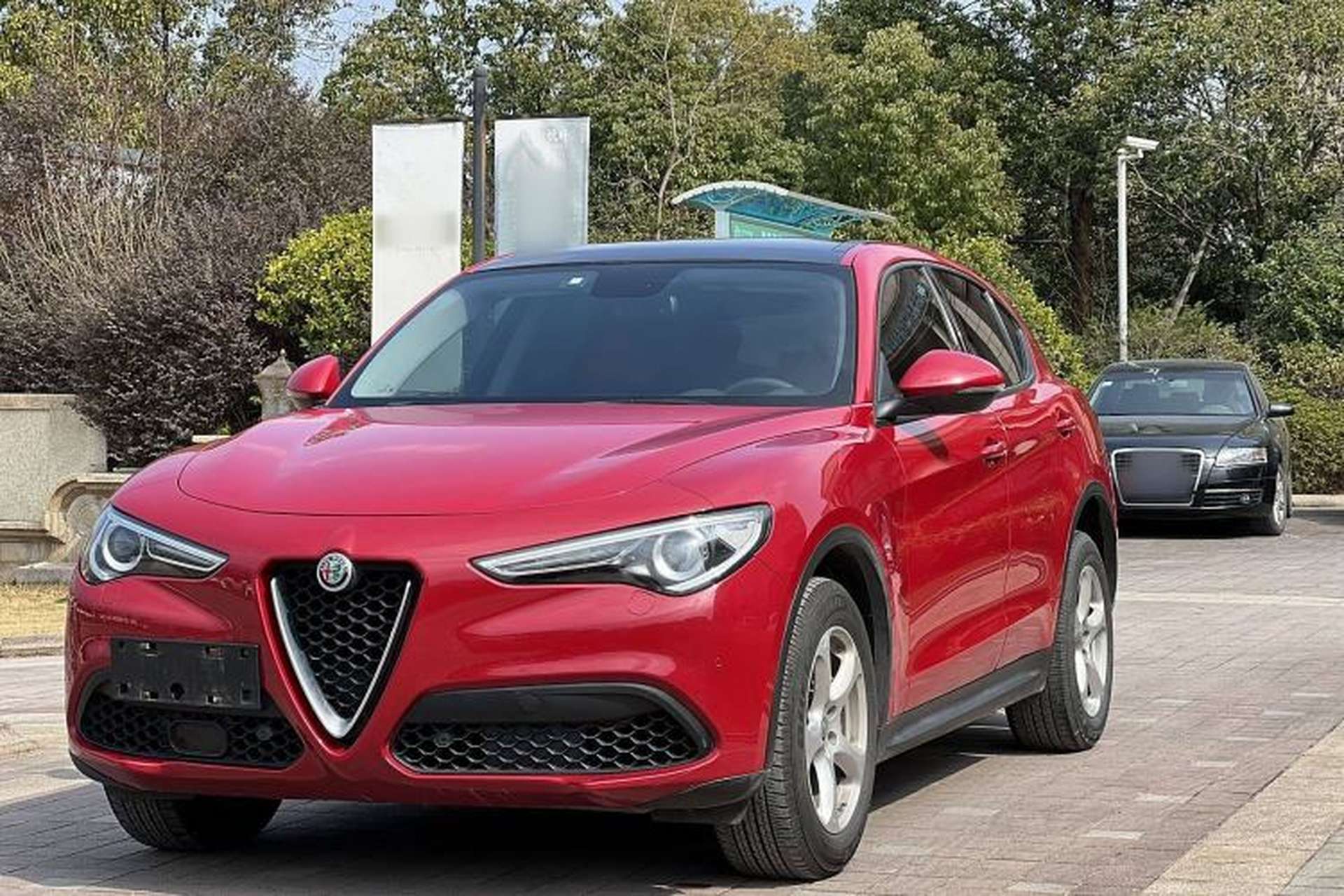 Used Alfa Romeo Stelvio 2017 2.0T 200HP Elite Edition Front Left 45 Deg