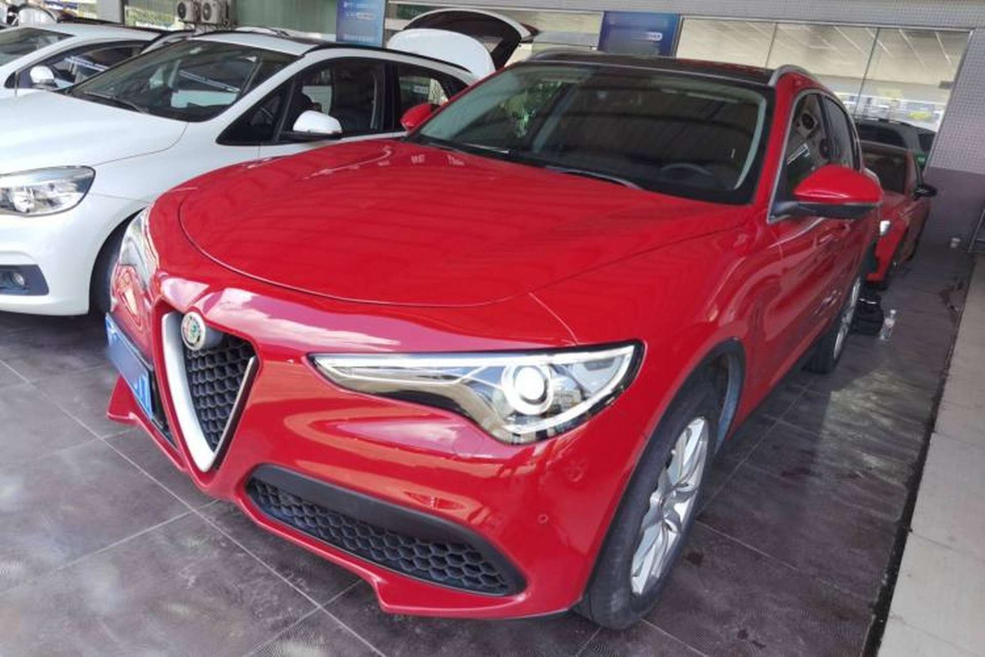 Used Alfa Romeo Stelvio 2017 2.0T 200HP Luxury Edition Front Left 45 Deg