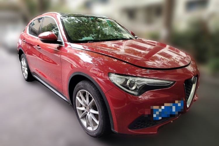 Used Alfa Romeo Stelvio 2017 2.0T 200HP Luxury Edition Front Right 45 Deg