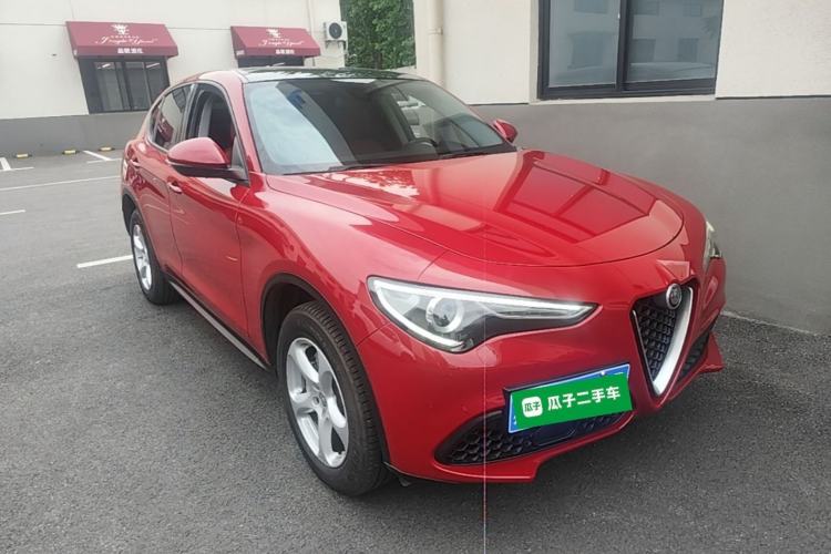 Used Alfa Romeo Stelvio 2017 2.0T 200HP Elite Edition Front Right 45 Deg