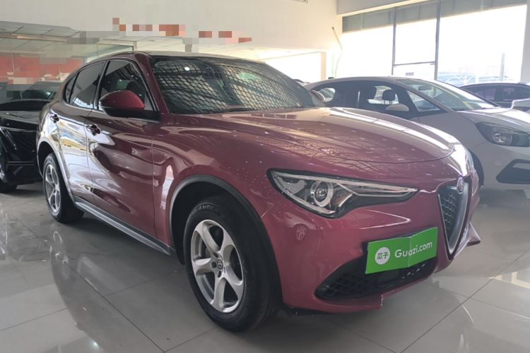 Used Alfa Romeo Stelvio 2017 2.0T 200HP Elite Edition Front Right 45 Deg