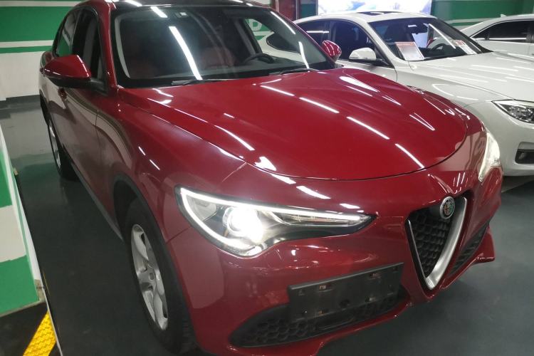 Used Alfa Romeo Stelvio 2017 2.0T 200HP Elite Edition Front Right 45 Deg