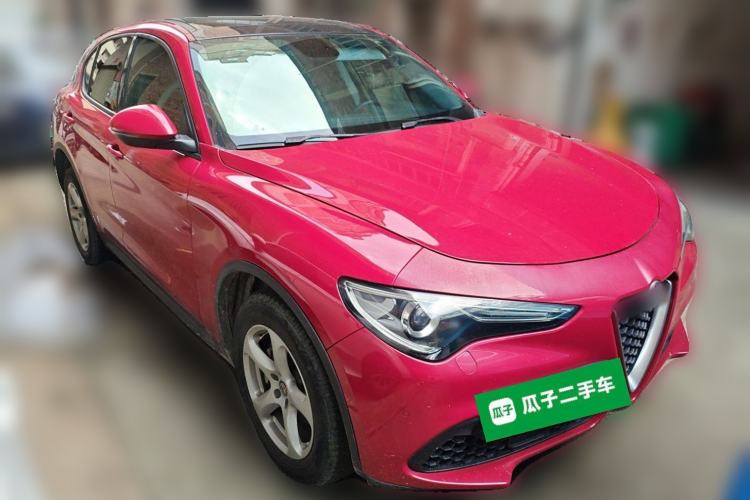Used Alfa Romeo Stelvio 2017 2.0T 200HP Elite Edition Front Right 45 Deg