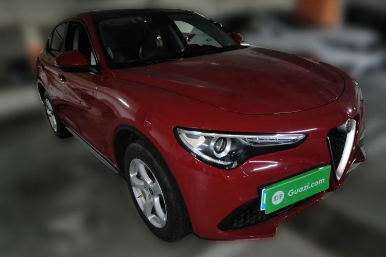 Used Alfa Romeo Stelvio 2017 2.0T 200HP Elite Edition Front Right 45 Deg