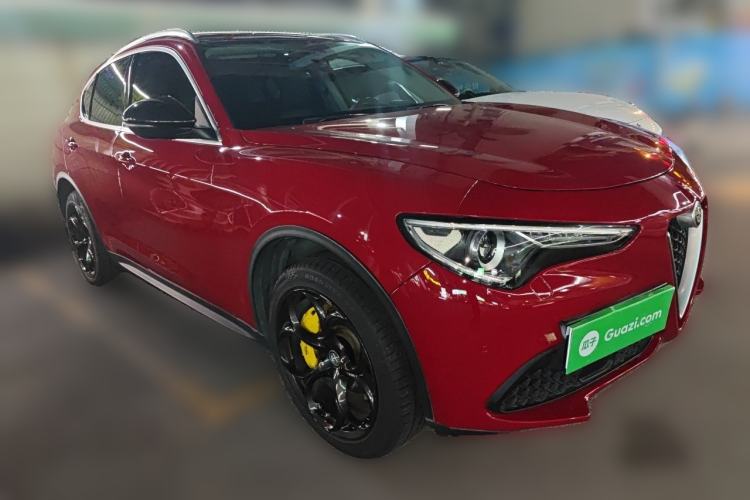 Used Alfa Romeo Stelvio 2017 2.0T 280HP Luxury Edition Front Right 45 Deg