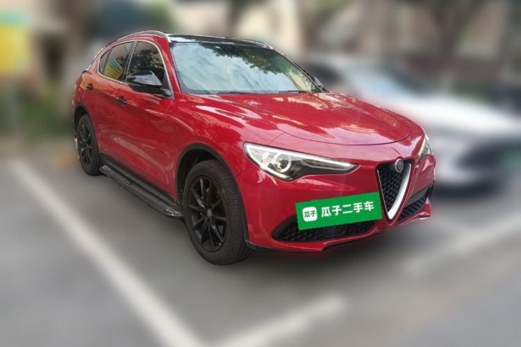 Used Alfa Romeo Stelvio 2017 2.0T 200HP Luxury Edition Front Right 45 Deg