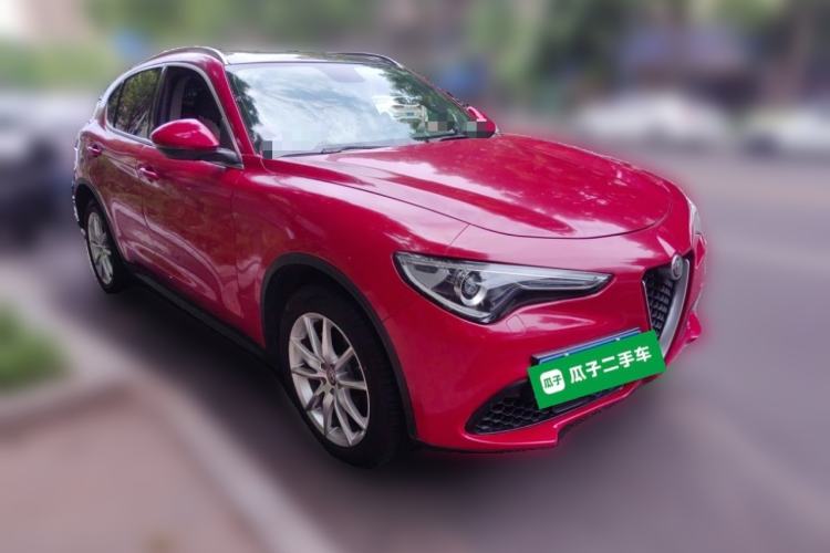 Used Alfa Romeo Stelvio 2017 2.0T 200HP Luxury Edition Front Right 45 Deg
