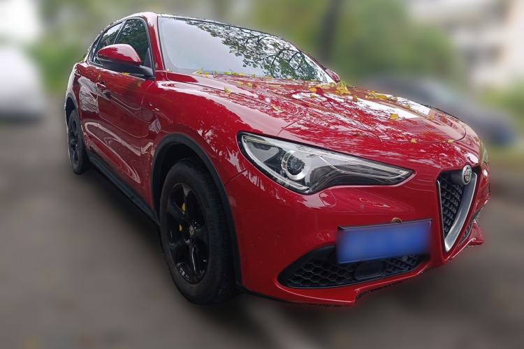 Used Alfa Romeo Stelvio 2017 2.0T 200HP Elite Edition Front Right 45 Deg
