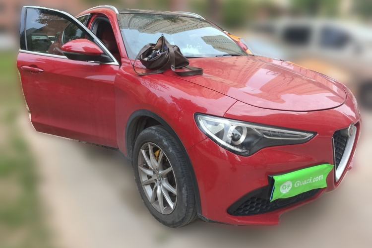 Used Alfa Romeo Stelvio 2017 2.0T 200HP Luxury Edition Front Right 45 Deg