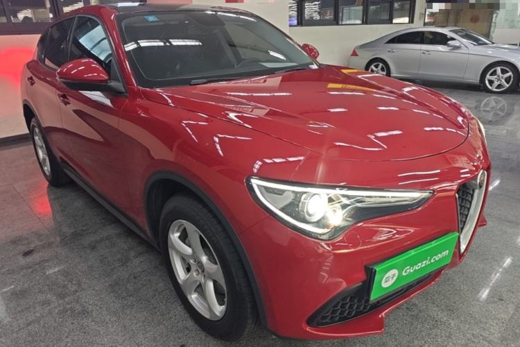 Used Alfa Romeo Stelvio 2017 2.0T 200HP Elite Edition Front Right 45 Deg