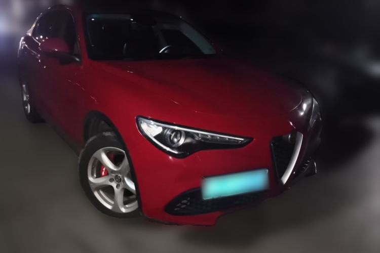 Used Alfa Romeo Stelvio 2017 2.0T 200HP Elite Edition Front Right 45 Deg