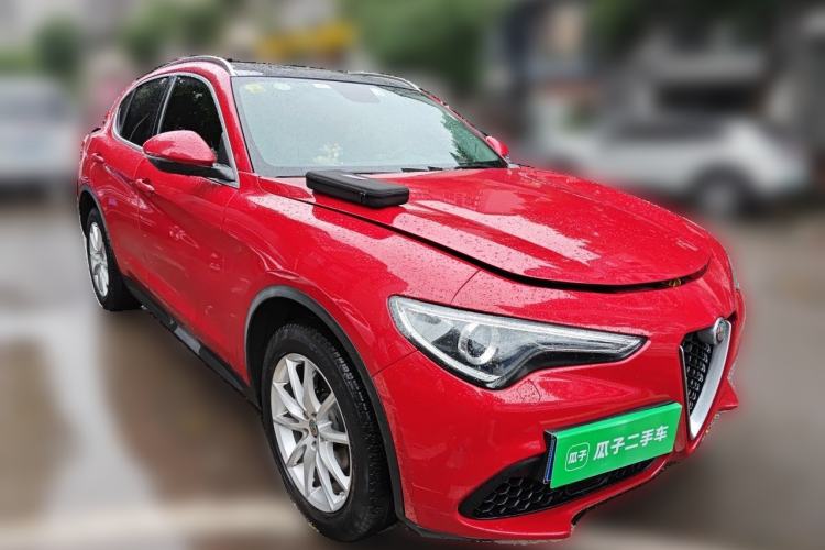 Used Alfa Romeo Stelvio 2017 2.0T 200HP Luxury Edition Front Right 45 Deg